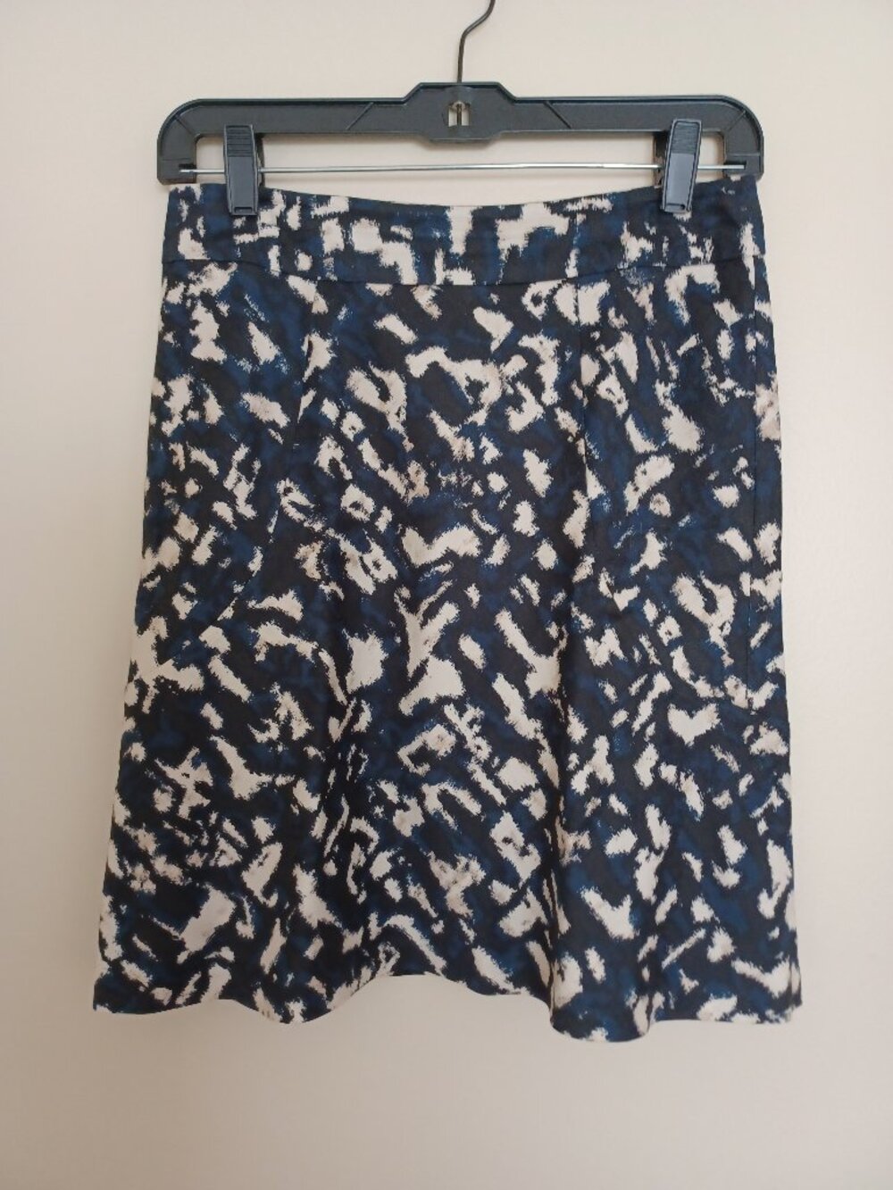 Ann Taylor Flared Bottom Fully Lined Navy Beige and Black Sz 0 Petite Skirt